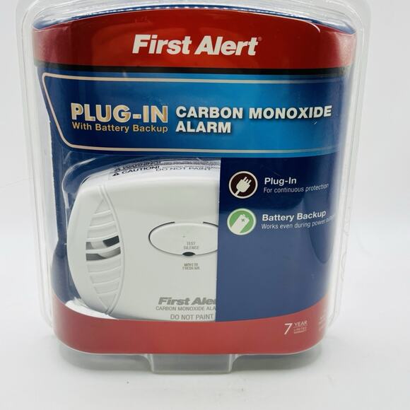 First Alert Plug In Carbon Monoxide Alarm With Battery Backup. New. Sealed. - Picture 11 of 11